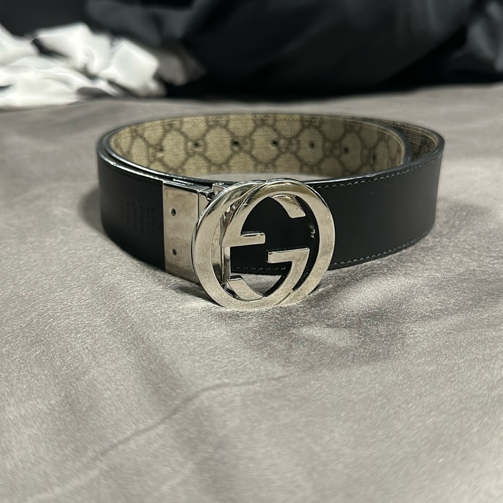 Gucci GG Marmont reversible belt
1.5” width
Buckle 2.2” W x 2” H
